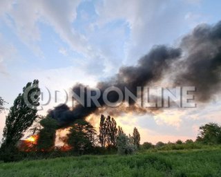 Вибухи в окупованому Шахтарську: росіяни повідомляють про "приліт" у нафтобазу (фото, відео)