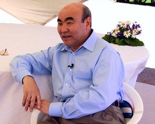 Акаева хотят снова отстранить от власти в Киргизстане