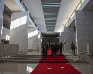 В гостях у диктаторів: чому Асад, Чаушеску і Хусейн будували жахливі палаци