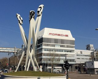 Акції впали, продажі скоротилися: родина Porsche втратила мільярди євро своїх статків
