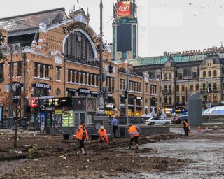 Последствия непогоды в Киеве устраняет тысяча коммунальщиков, - КГГА