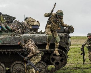 "Це не схоже на фільм": Захід має бути готовий до тривалої війни РФ проти України, — Чехія
