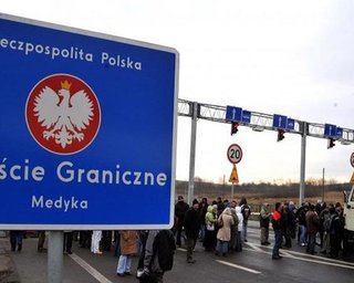 Українцям у Польщі приготуватися: в країні підскочать ціни на бензин і дизель