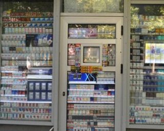 Оппозиция предлагает запретить продавать спиртное и сигареты в киосках