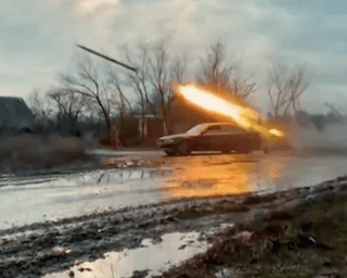 У ЗСУ з'явилася гібридна РСЗВ BMW зі снарядами "Град" 122 мм (відео)
