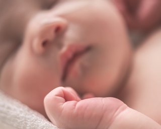 Як зареєструвати новонароджену дитину, якщо батько на війні: пояснення ТЦК