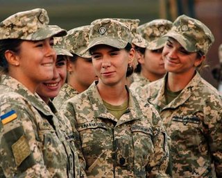 Обов'язковий військовий облік для жінок скоротять до трьох спеціальностей, — Міноборони