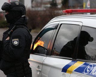 У Вінниці на очах у поліцейського били чоловіка: правоохоронці та в ТЦК відреагували (відео)