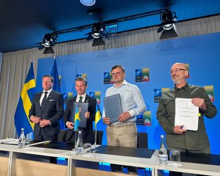 Украина и Швеция подписали на саммите НАТО соглашение об обмене секретной информацией, — Резников