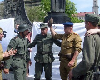 Свобода устроила во Львове театрализованное представление о войне