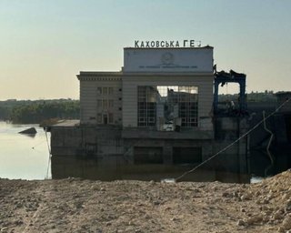 "Установили туалеты": оккупанты оборудуют укрепления в районе Новой Каховки (видео)