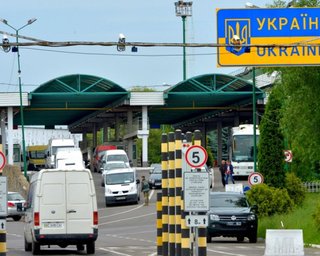 Польские протестующие начали блокировать движение автобусов на границе с Украиной, — ГПСУ