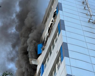 РФ ударила по "Укртелекому" в Днепре: в здании бушует пожар (фото, видео)