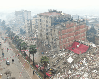 Масштабное землетрясение в Турции и Сирии: число погибших возросло до 4400 (фото)