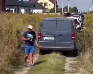 Под Луцком мужчины избили работников ТЦК: по военкомам стреляли из пистолета (видео)
