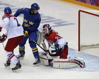 Шведы выиграли у чехов в стартовом матче хоккейного турнира Олимпиады