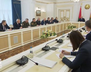 "Замысел был типа Одессы". Лукашенко заявил, что в Минске собирались сжечь Штаб оппозиции