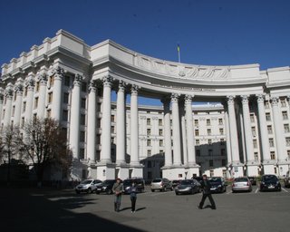 Украина заинтересована в привлечении иностранных наблюдателей на выборы, - МИД
