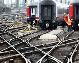 В Бельгии бастуют водители автобусов и железнодорожники 