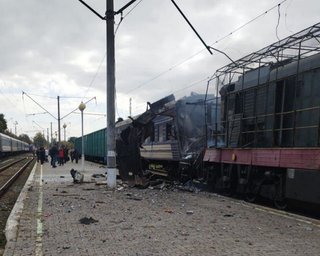 Мати і троє її дітей постраждали після удару ЗС РФ по поїзду в Шостці, деталі