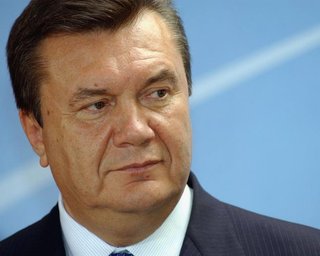 Милиция просит жителей Николаева не бросать яйца в Виктора Януковича