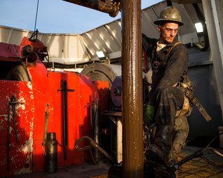 Цена на нефть Brent опустилась ниже $54