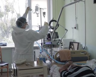 "Лежать у коридорах": обласна лікарня у Львові на 100% заповнена хворими COVID-19 (відео)