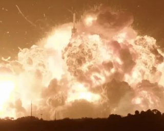 У США вибухнула ракета Blue Origin: це нагадувало вибух Чорнобильської АЕС (відео)