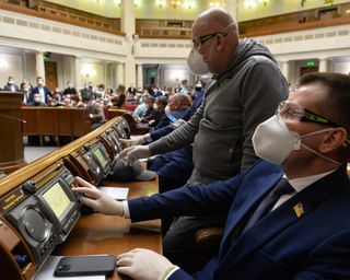 Рада изменила регламент ради ускорения принятия "антиколомойского законопроекта"