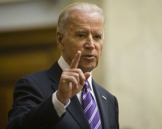 "Стадион так стадион" по-американски: Байден согласился на дебаты с Трампом