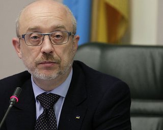 Украина не будет вносить в Конституцию вопрос об особом статусе Донбасса, – Резников