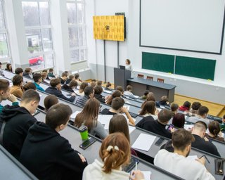 Українці можуть повернути частину грошей за навчання: хто має право на податкову знижку