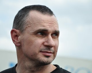 "Нужно много похорон". Сенцов цинично прокомментировал похороны Кернеса