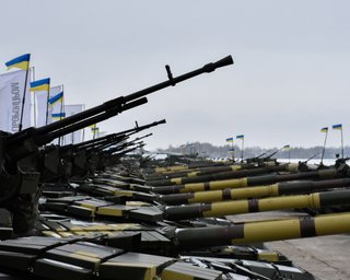 Сюжет для Тарантино. Как соцсети отреагировали на скандальное расследование о "друзьях президента, ворующих на оборонке"