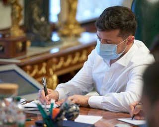 Зеленский уволил начальника Генштаба ВСУ, командующих ООС и Десантно-штурмовых войск