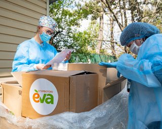 ОГОРНУТИ ТУРБОТОЮ: як Лінія магазинів EVA лікарням допомагала