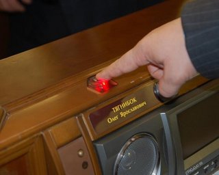 Аппарат Рады разрешил протестировать систему голосования Рада-3  