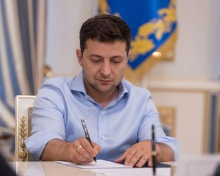Зеленский попросил Парубия созвать в четверг внеочередное заседание Рады