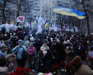 Сторонники БЮТ почтили память героев Крут на Аскольдовой могиле