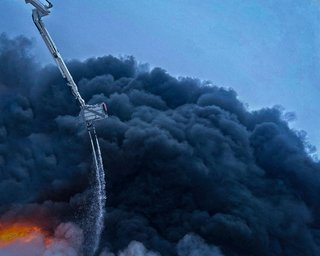 Город в дыму, на улицу выходить лучше в масках: какая ситуация в Бродах после атаки ВС РФ
