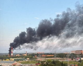 Московську область атакують дрони: неподалік від столиці РФ "приліт", здійнявся сильний дим (відео)