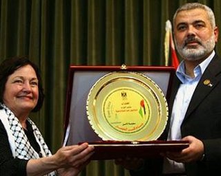 Израиль депортировал лауреата Нобелевской премии мира