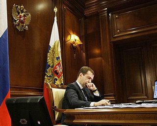 СМИ: эмоциональное письмо Медведева - результат шпионского скандала