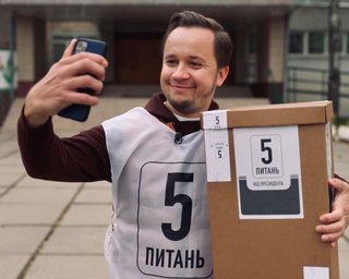 "Это 100% не агитация". Координатор "5 вопросов Зеленского" — о белых манишках и законности проекта