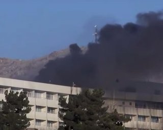 Теракт в Кабуле: люди спасались из отеля по простыням