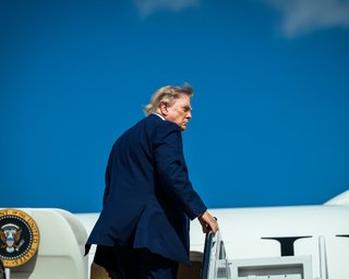 "Запропонував вбити 100 людей замість себе": скандал із літаками Трампа набрав обертів