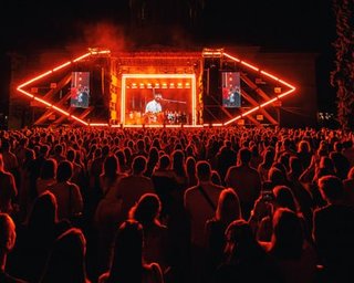 В Києві відбувся концерт пам"яті фронтмена гурту ADAM: шість тисяч людей прийшли вшанувати Михайла Клименка