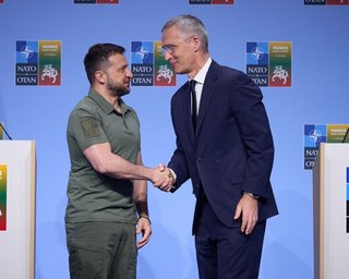 "Зерновий коридор" і війна з Росією: Зеленський поговорив із генсеком НАТО