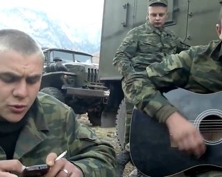 Все для фронта: в Петербурге от горожан требуют сдать баяны и балалайки для мобилизованных