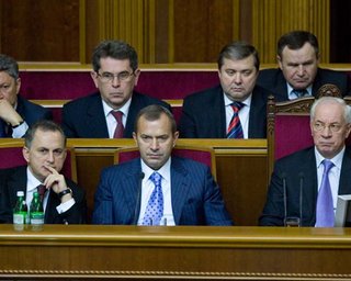 Партия регионов может не выполнить решение Януковича по Клюеву, - СМИ